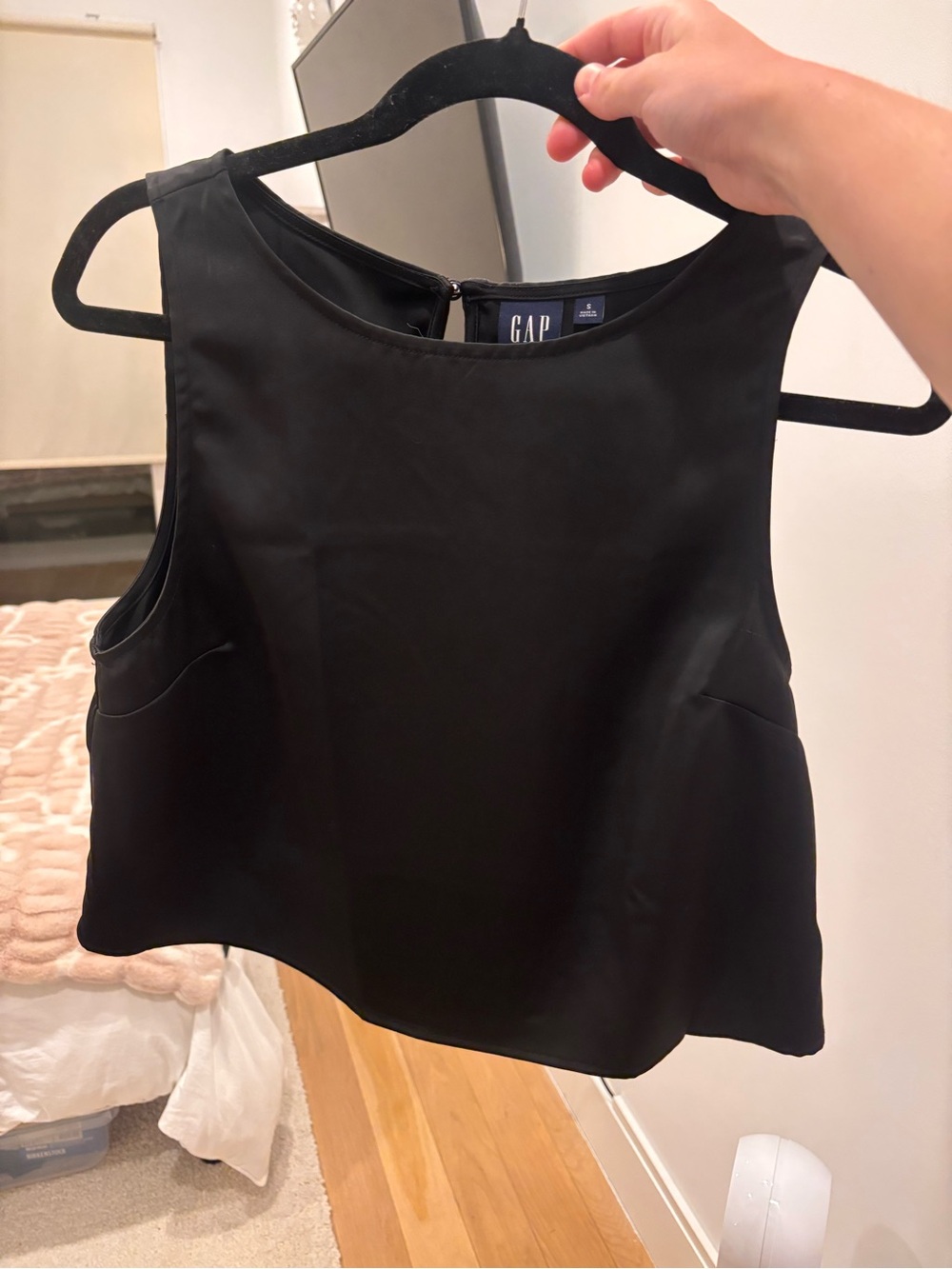 GAP Black Sleeveless Boxy Crop Tank